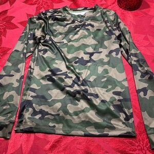 CLIMATESMART ESSENTIALS youth long sleeve camouflage size XL…